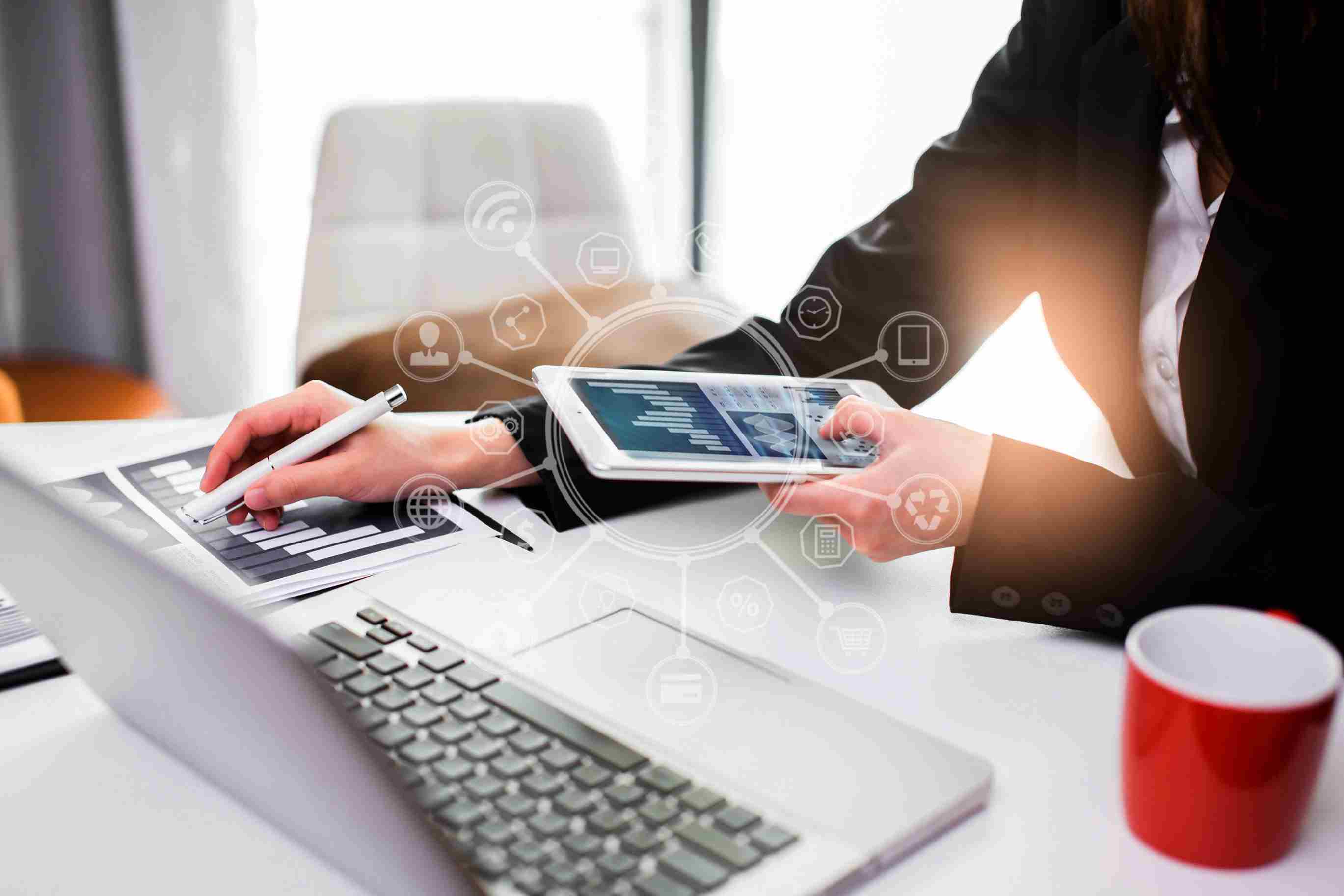 ¿Cuáles son la características de los bancos online?